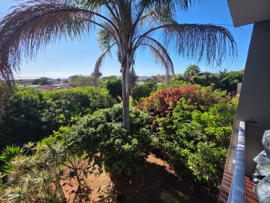 4 Bedroom Property for Sale in Wavecrest Eastern Cape